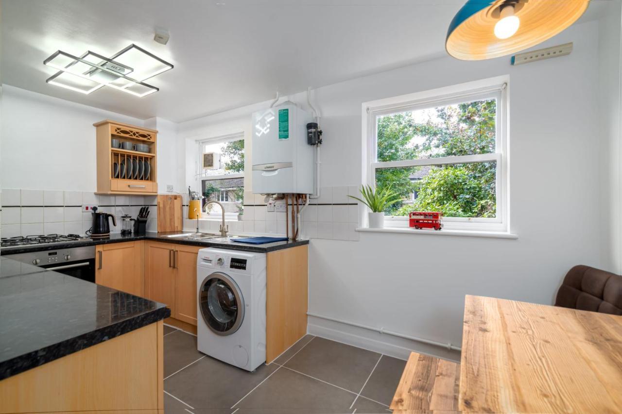 Beautiful 4 Bedroom Terrace House In Kings Hébergement de vacances *