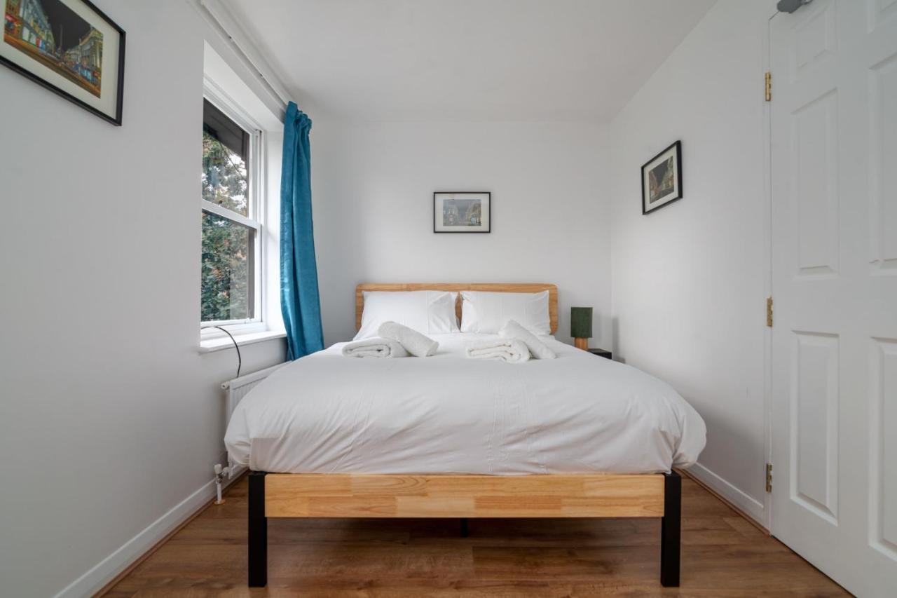 Beautiful 4 Bedroom Terrace House In Kings Hébergement de vacances *