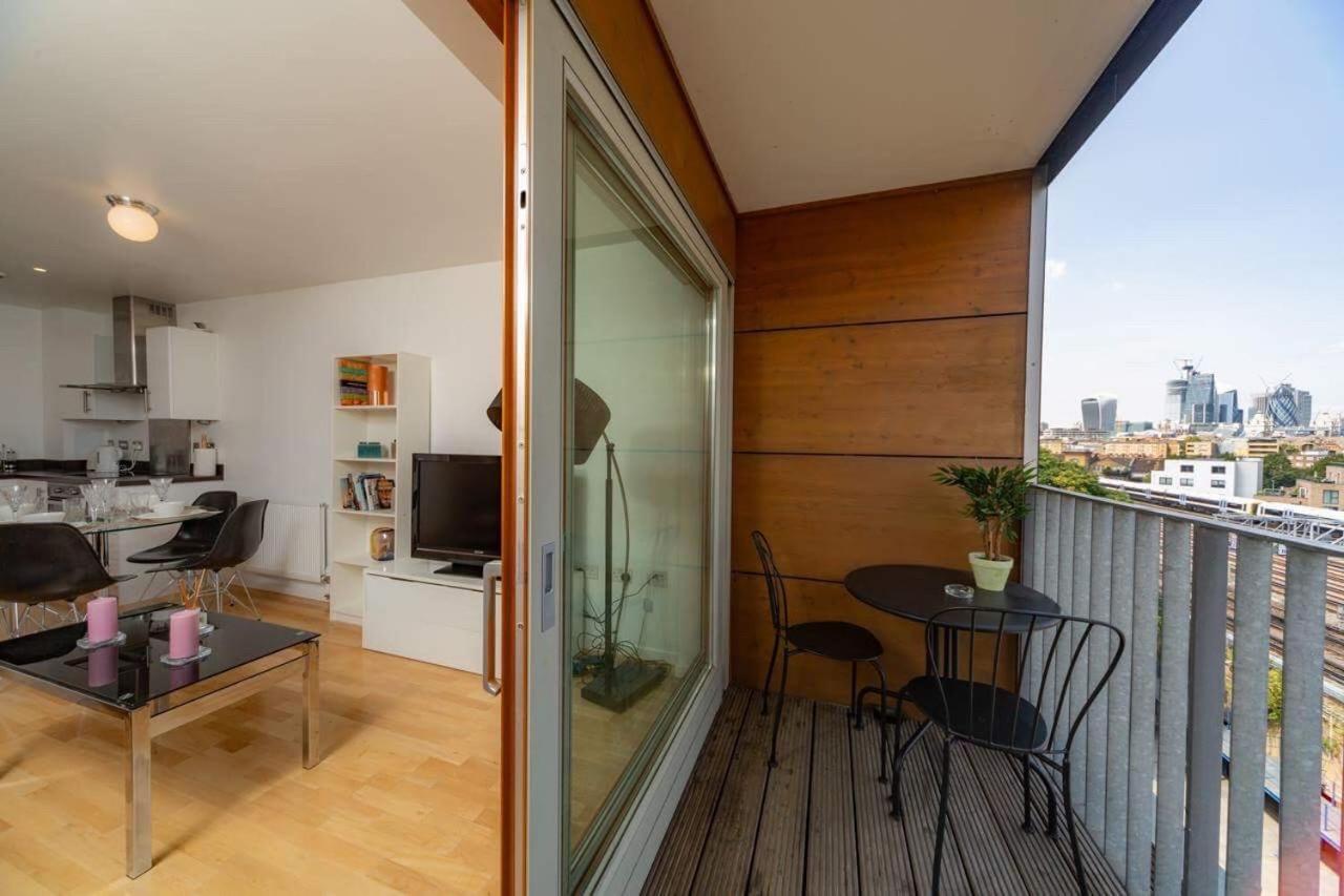 Habitación en casa particular With Private Bathroom In A Modern Two Bedroom Two Bathroom Flat *