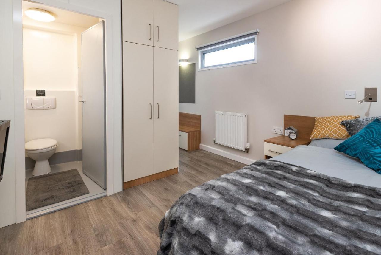 Chic And At Chapter South Bank In Apartment London