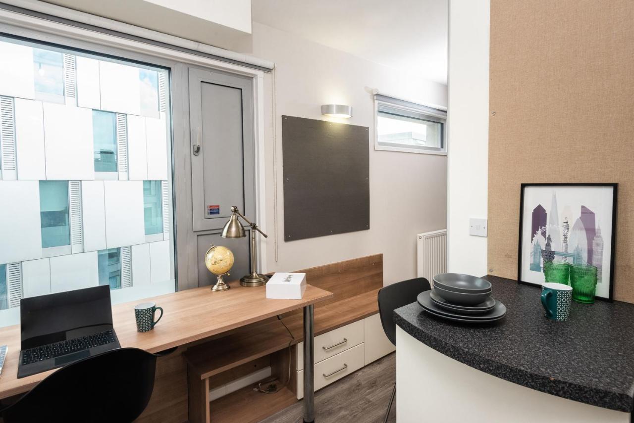 Chic And At Chapter South Bank In Apartment London