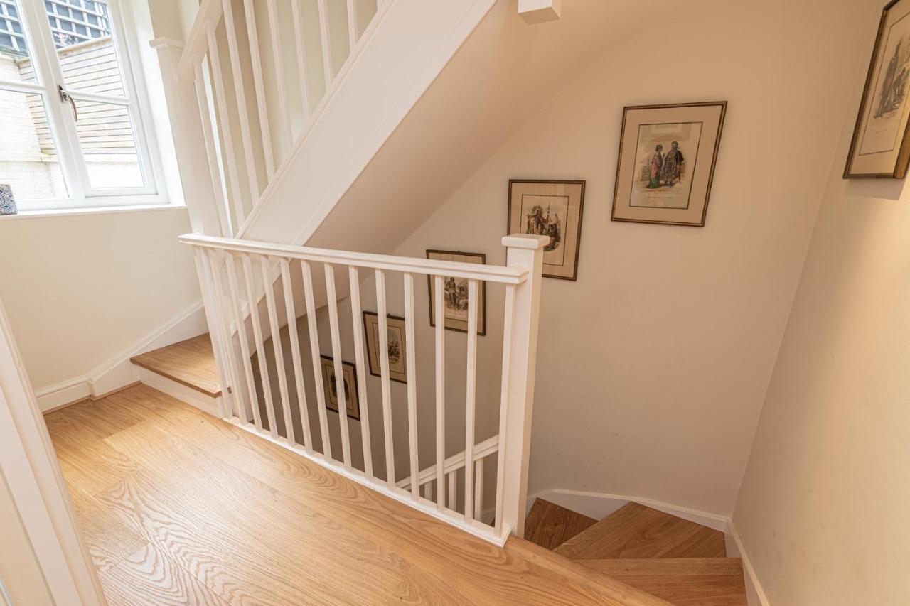Holiday home Stylish Mews House With Parking *