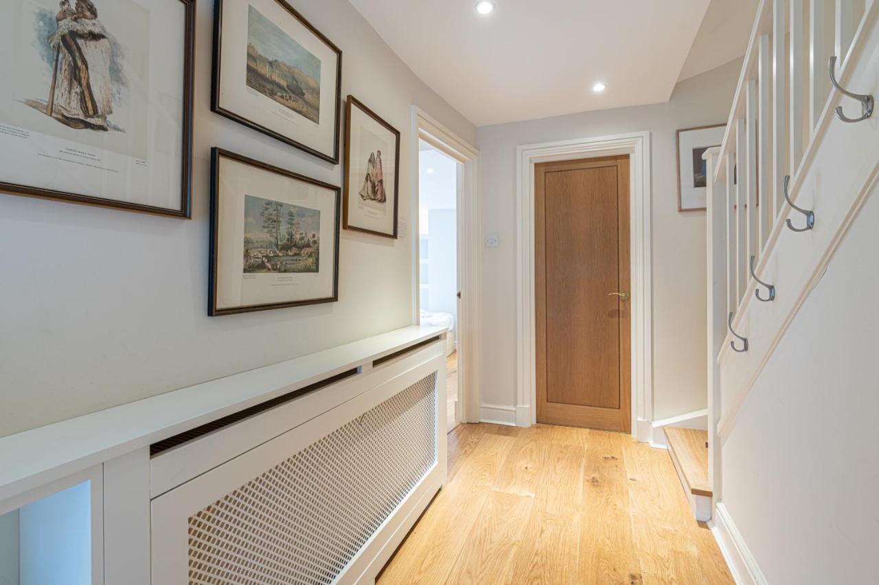 Holiday home Stylish Mews House With Parking London