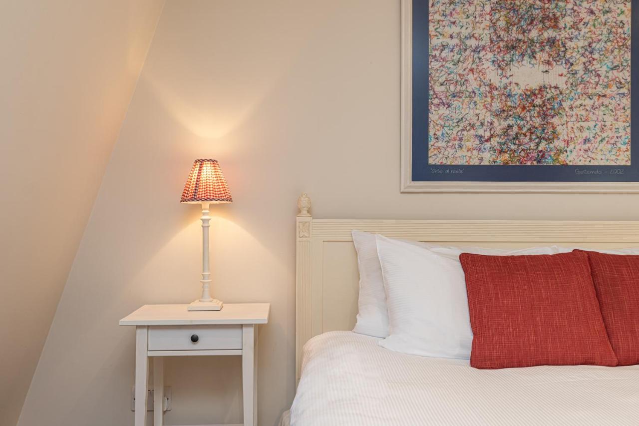 Stylish Mews House With Parking * London