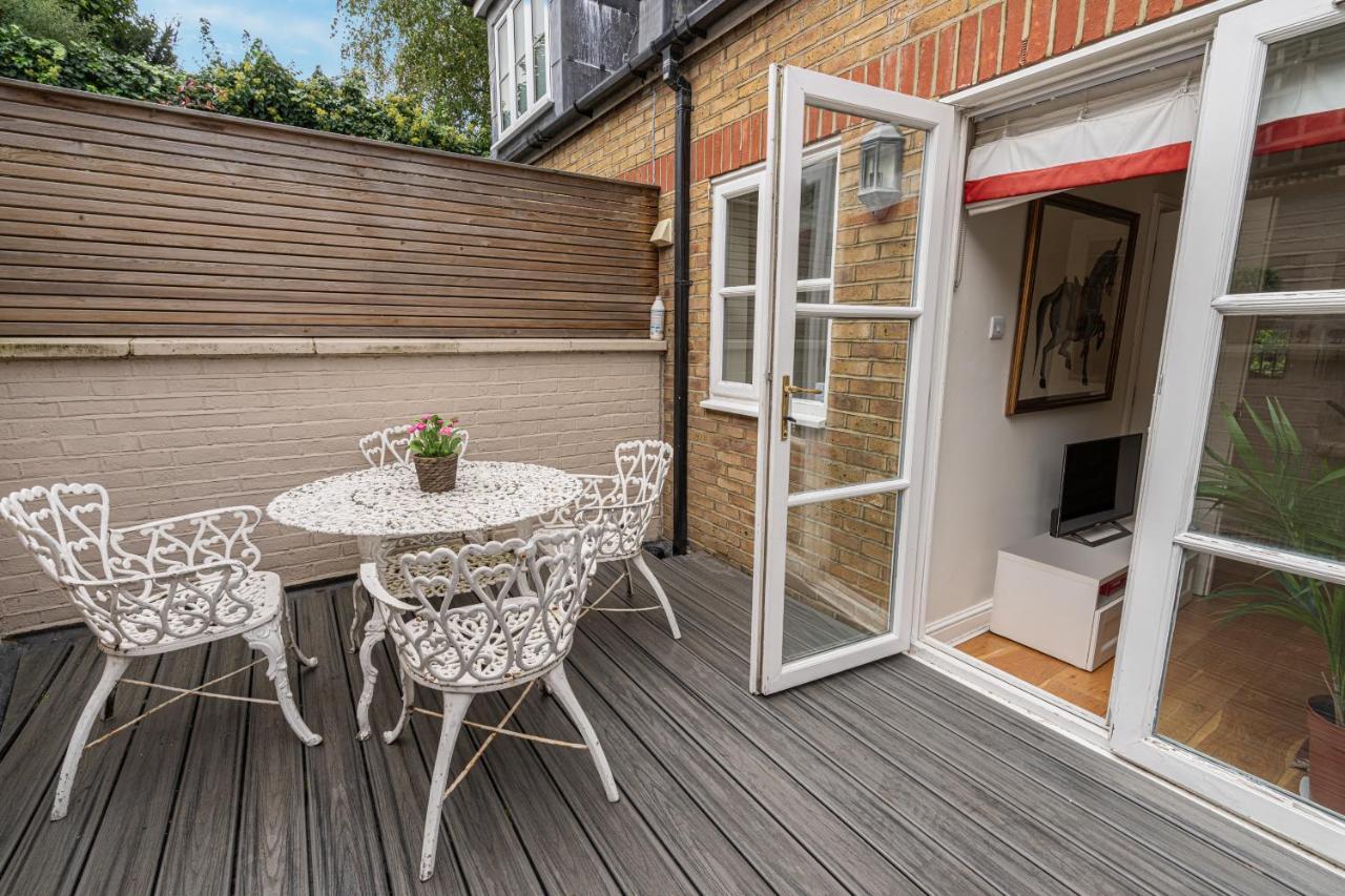 Holiday home Stylish Mews House With Parking *