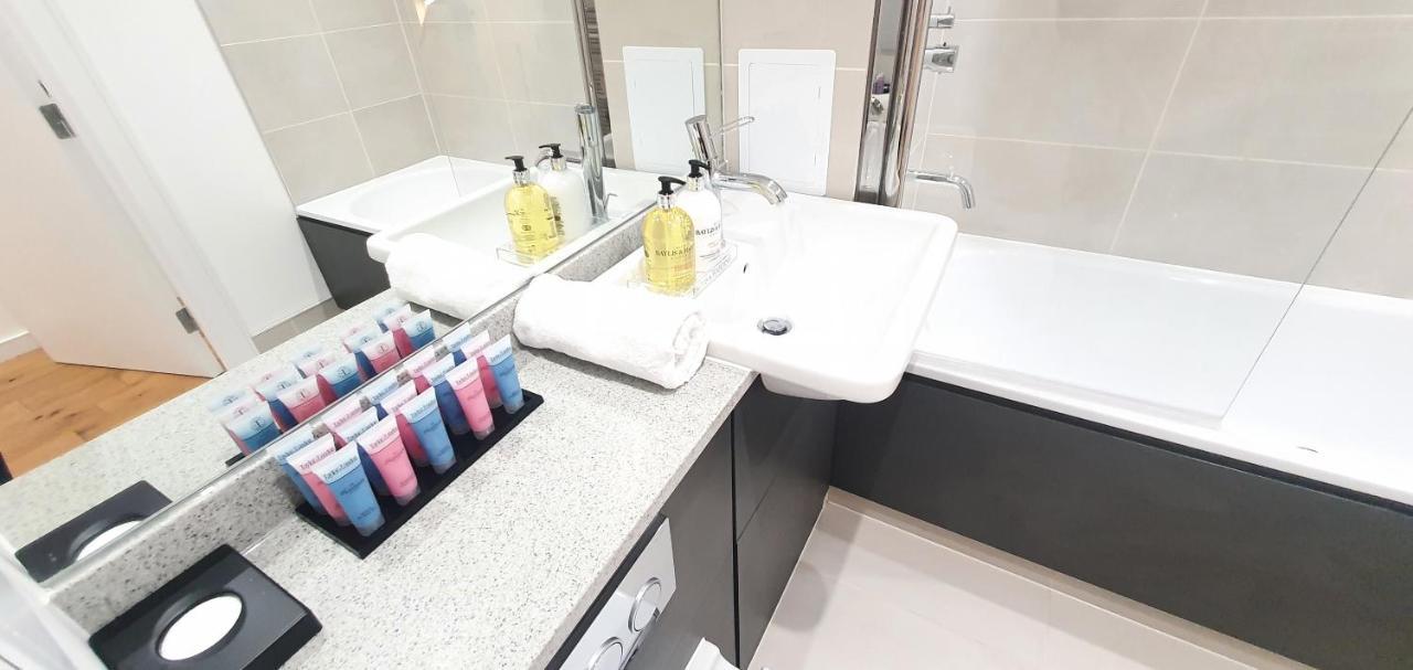 Garland Modern 3 Bedroom House Westfield - Stratford Apartment London