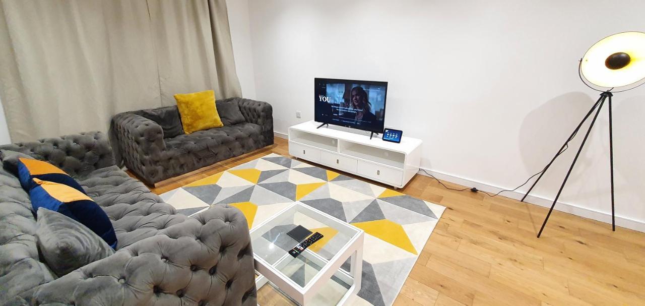 Garland Modern 3 Bedroom House Westfield - Stratford