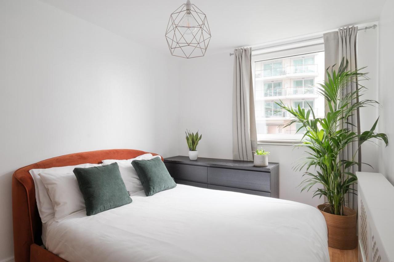 Apartment Riverside Balcony Apartments, 10 Minutes From Oxford Circus London