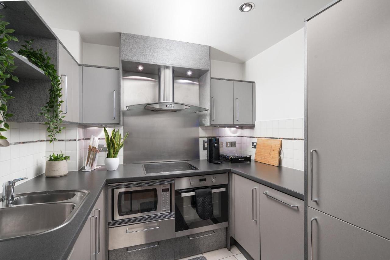Riverside Balcony Apartments, 10 Minutes From Oxford Circus London