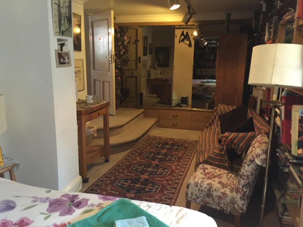 Chiswick Riviera With Free Parking Bed and breakfast Londres