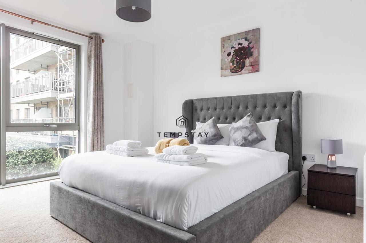 Modern Private -balcony-tube Station Appartement Londen