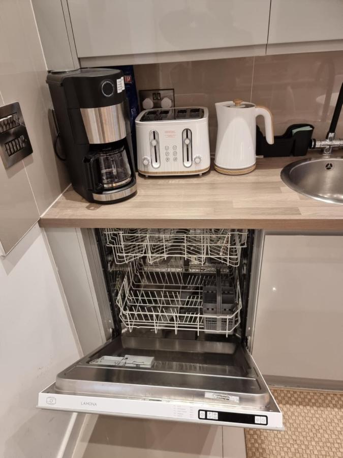 Spacious & Central Park Ground Floor Flat Londres