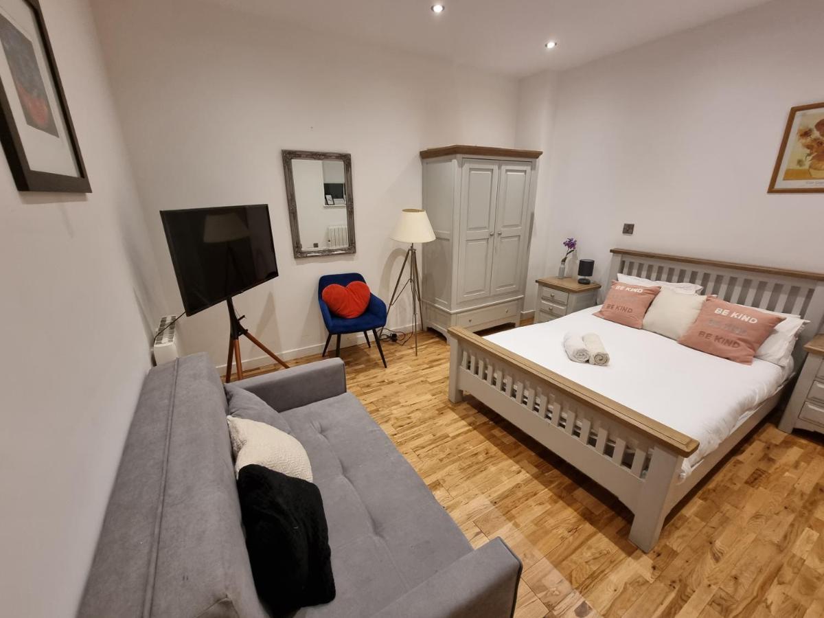 Spacious & Central Park Ground Floor Flat Apartamento