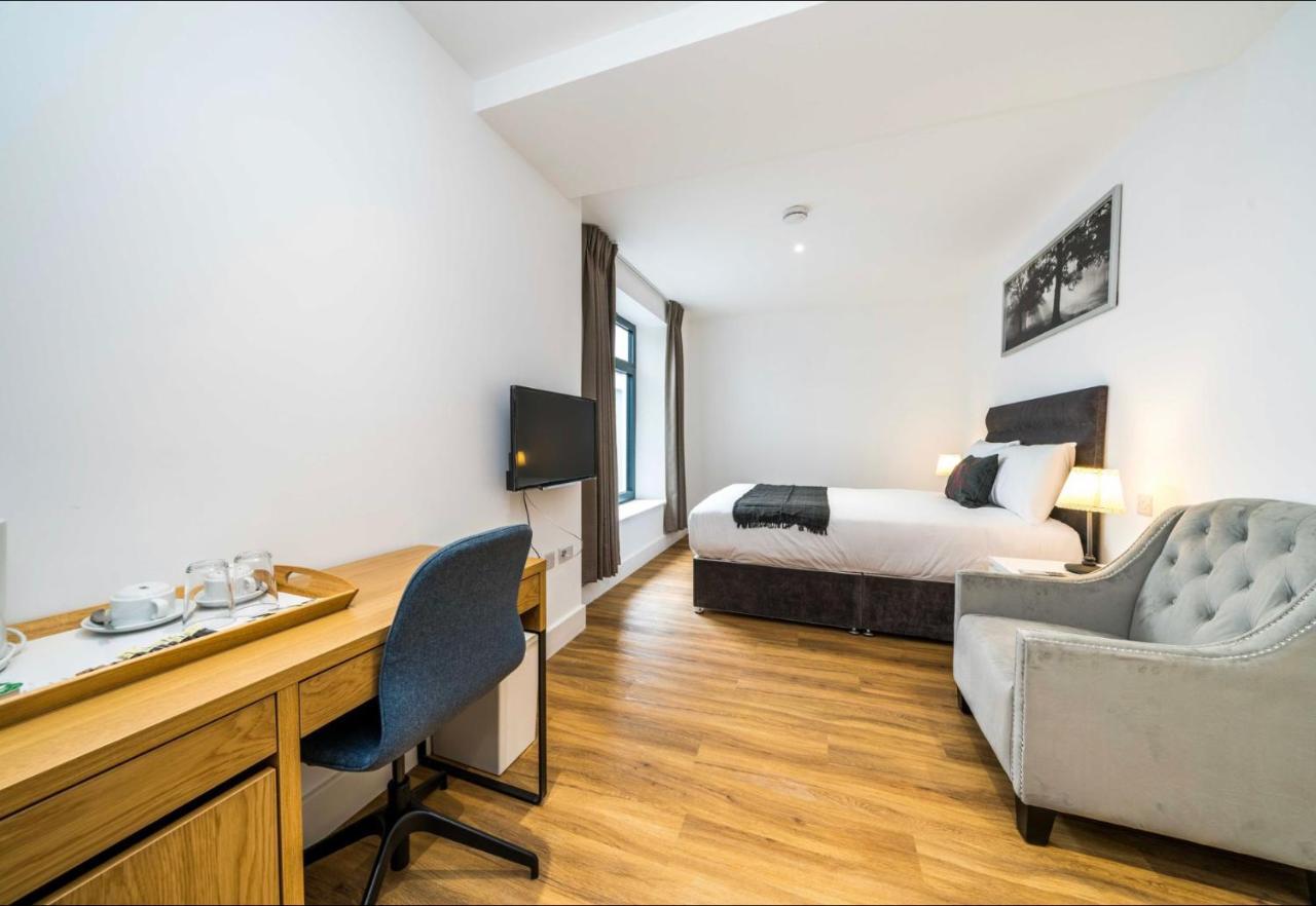 Simple Hotel *