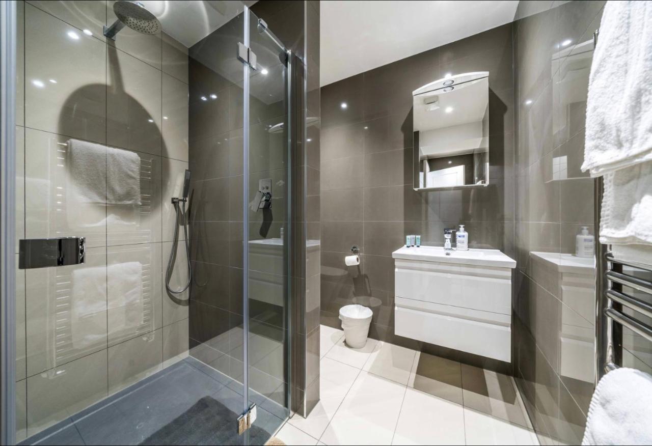 Simple Hotel