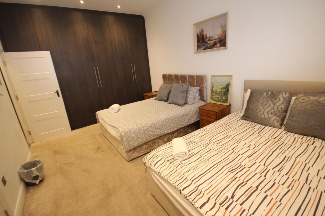 Great West Road Flat C * Londen
