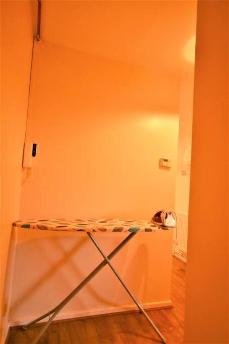 Spacious 2bedroom With Patio By Excel Centre * Londres