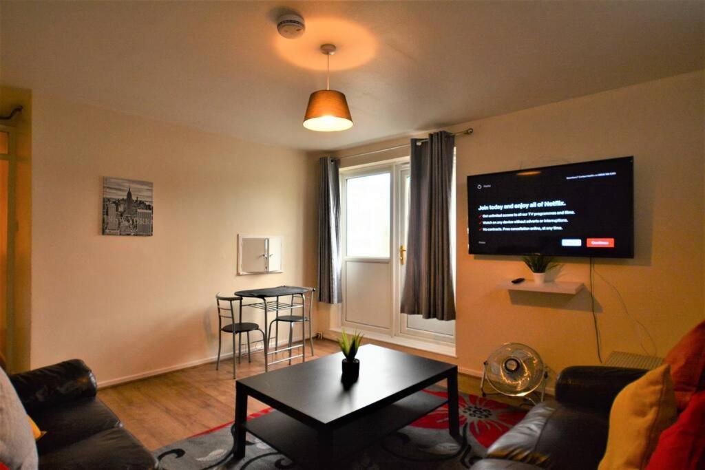 Spacious 2bedroom With Patio By Excel Centre Appartement