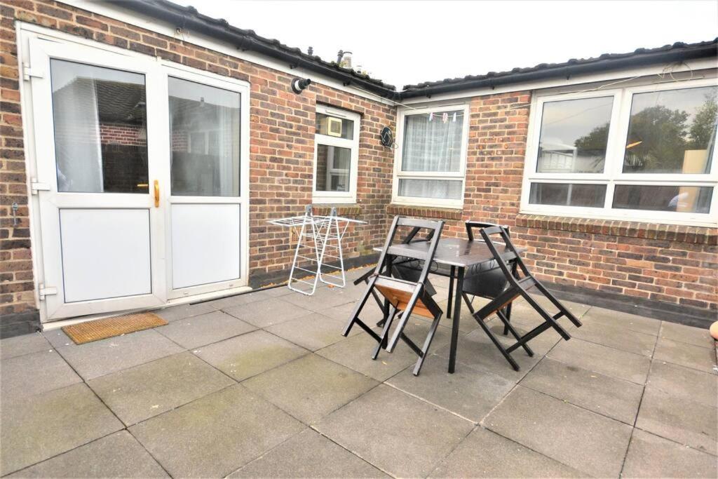Spacious 2bedroom With Patio By Excel Centre Appartement *