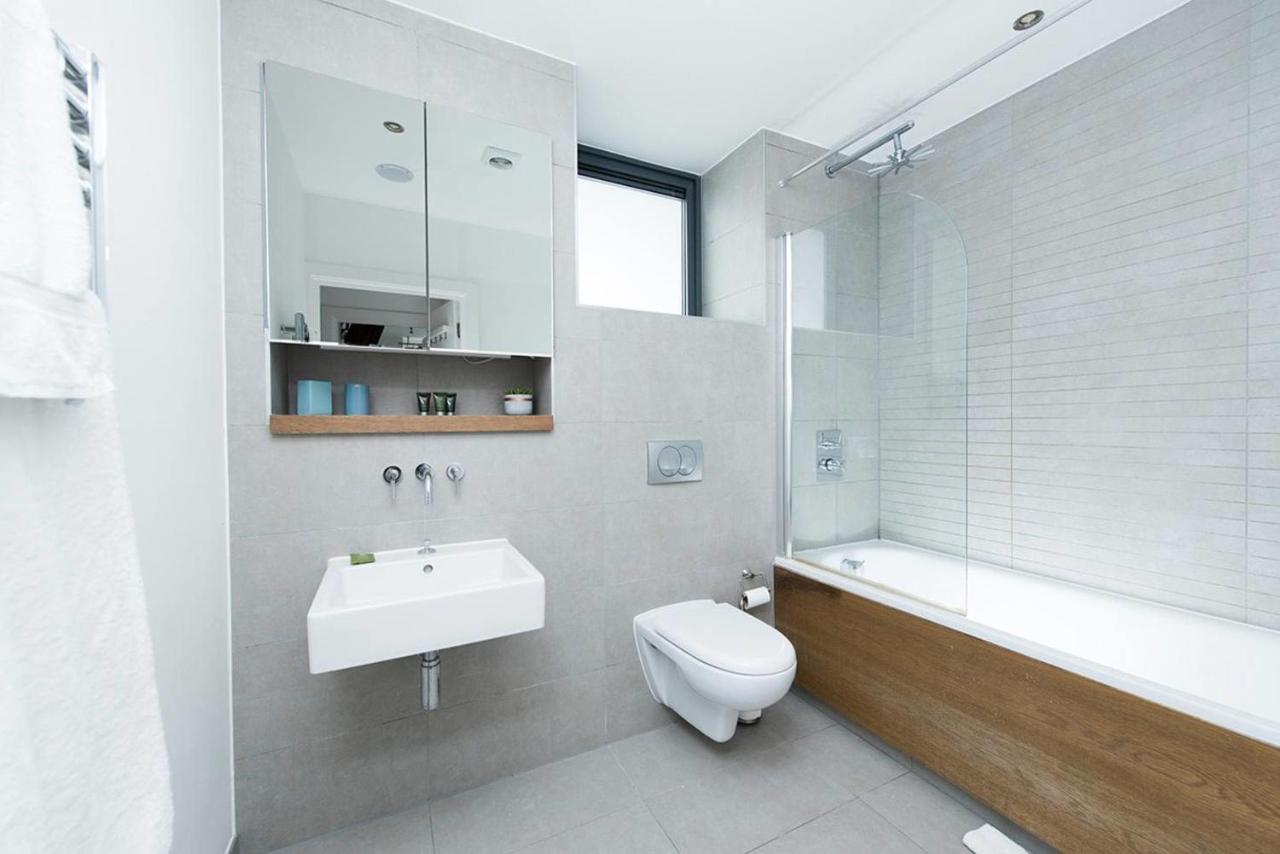 Stylish 2 Bedroom Flat With Balcony In Appartement
