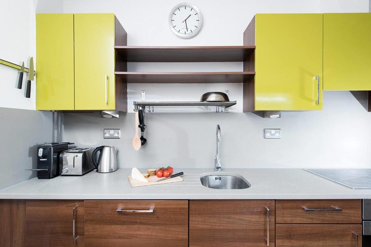 Stylish 2 Bedroom Flat With Balcony In