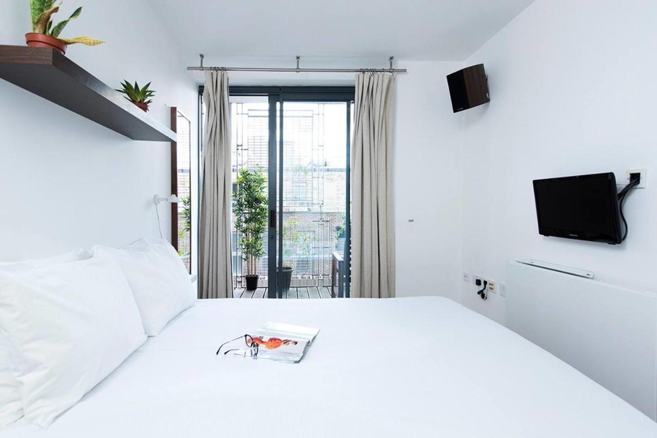 Stylish 2 Bedroom Flat With Balcony In *