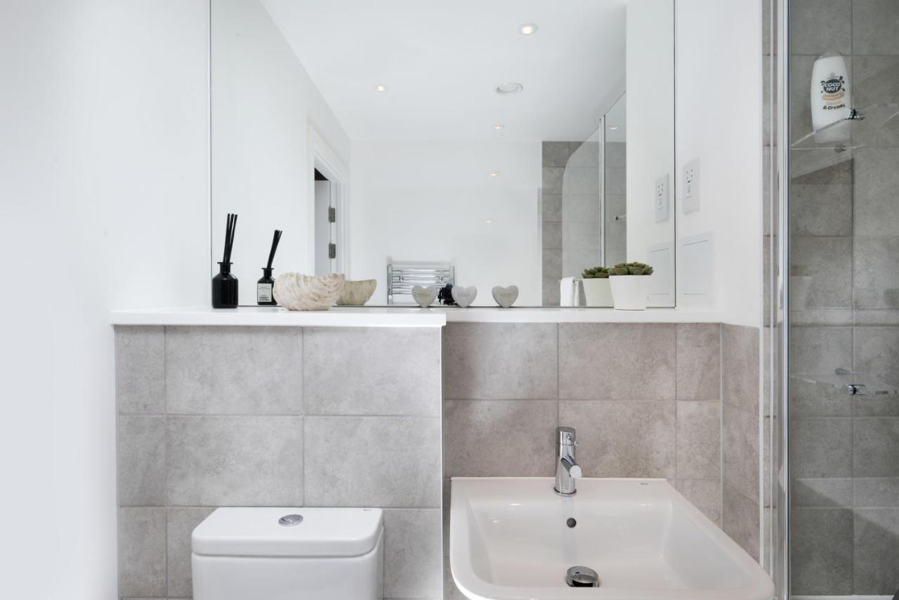 Modern And At Barking Wharf In Appartement *