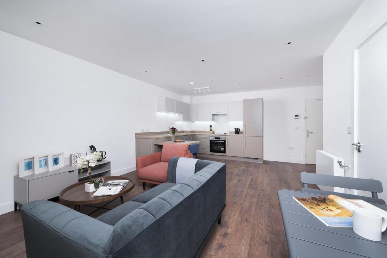Modern And At Barking Wharf In Londres