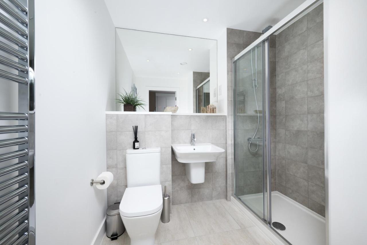 Modern And At Barking Wharf In Appartement *