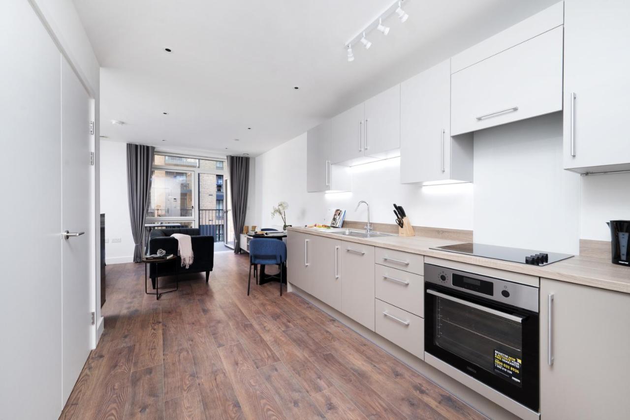Modern And At Barking Wharf In Appartement *