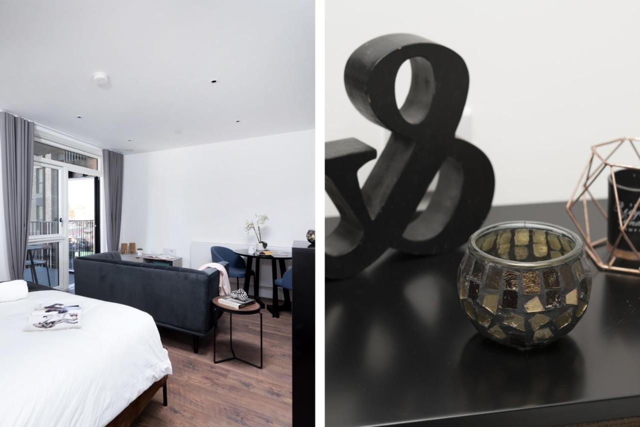 Modern And At Barking Wharf In * Londres