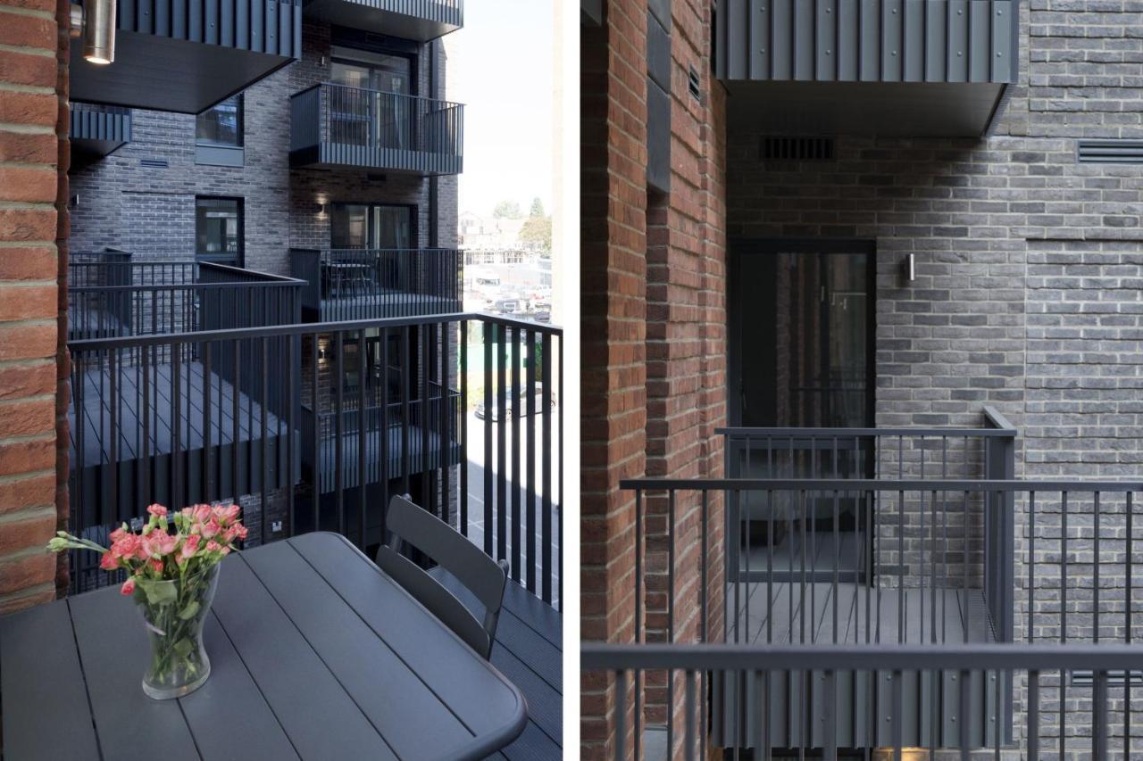 Modern And At Barking Wharf In * Londres