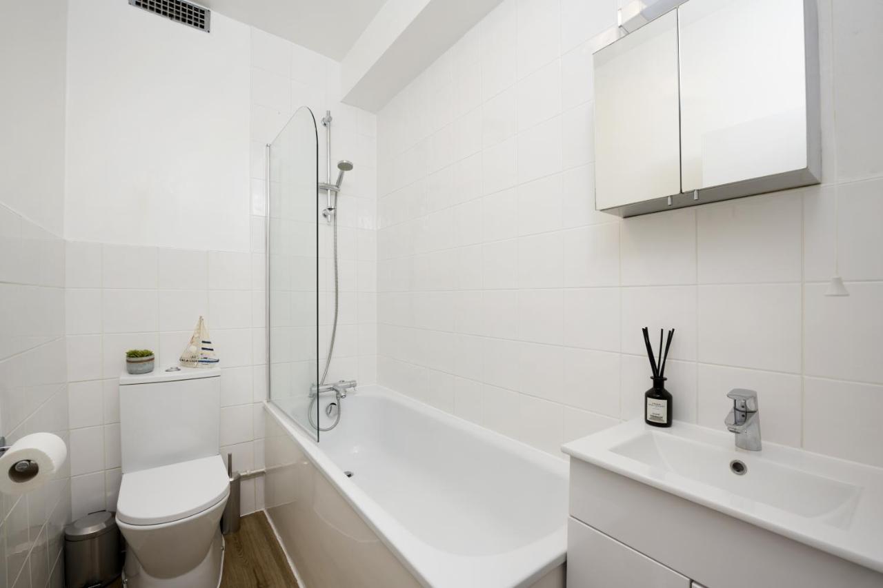 Riverside Accommodation In Pimlico - London Appartement Londres