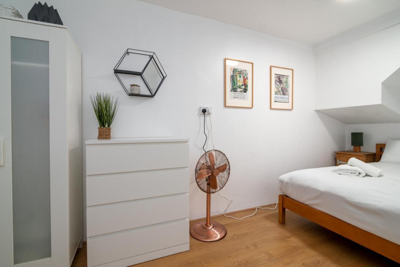 Beautiful 4 Bedroom Terrace House In Kings Hébergement de vacances