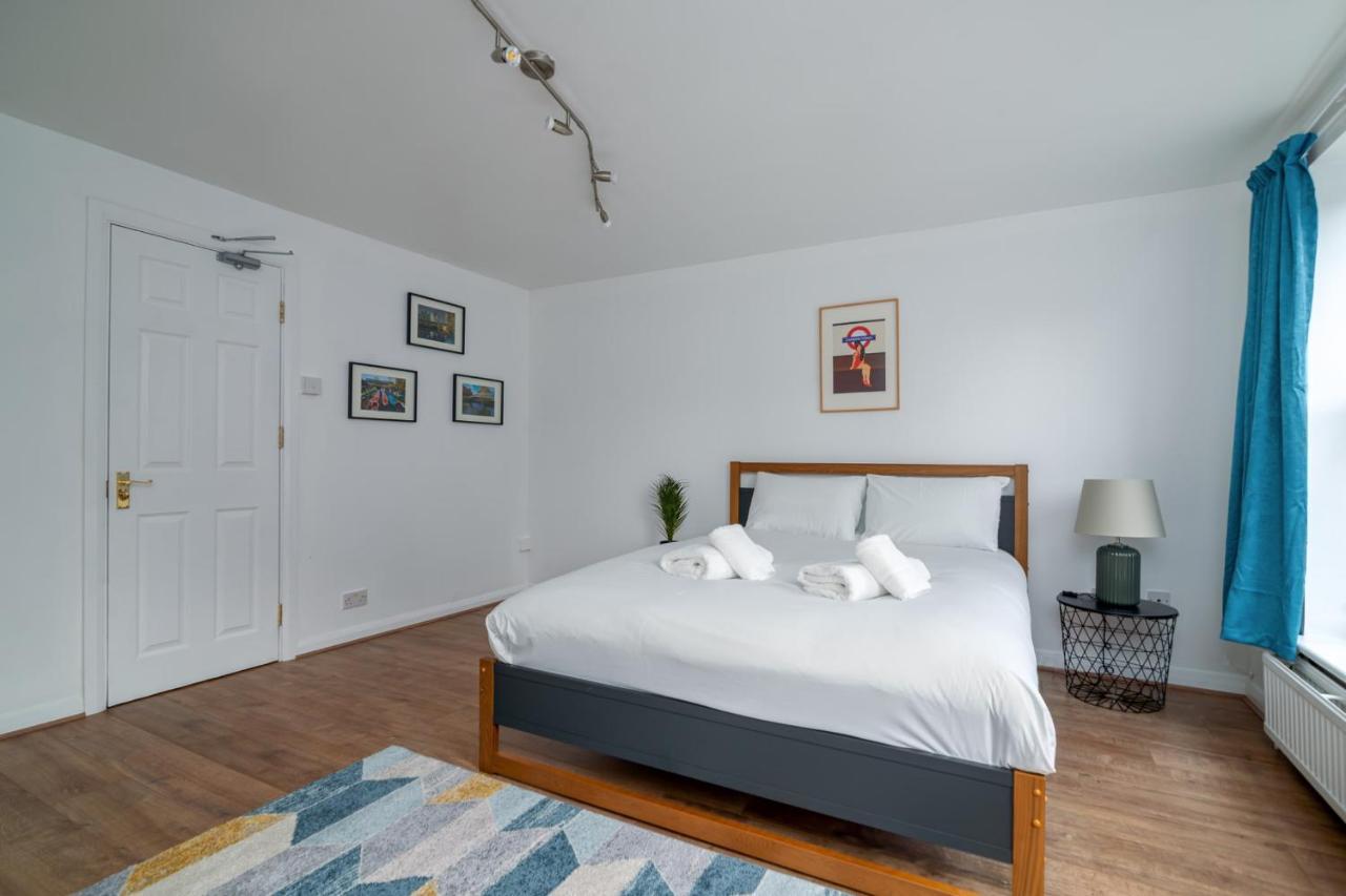 Beautiful 4 Bedroom Terrace House In Kings Hébergement de vacances *