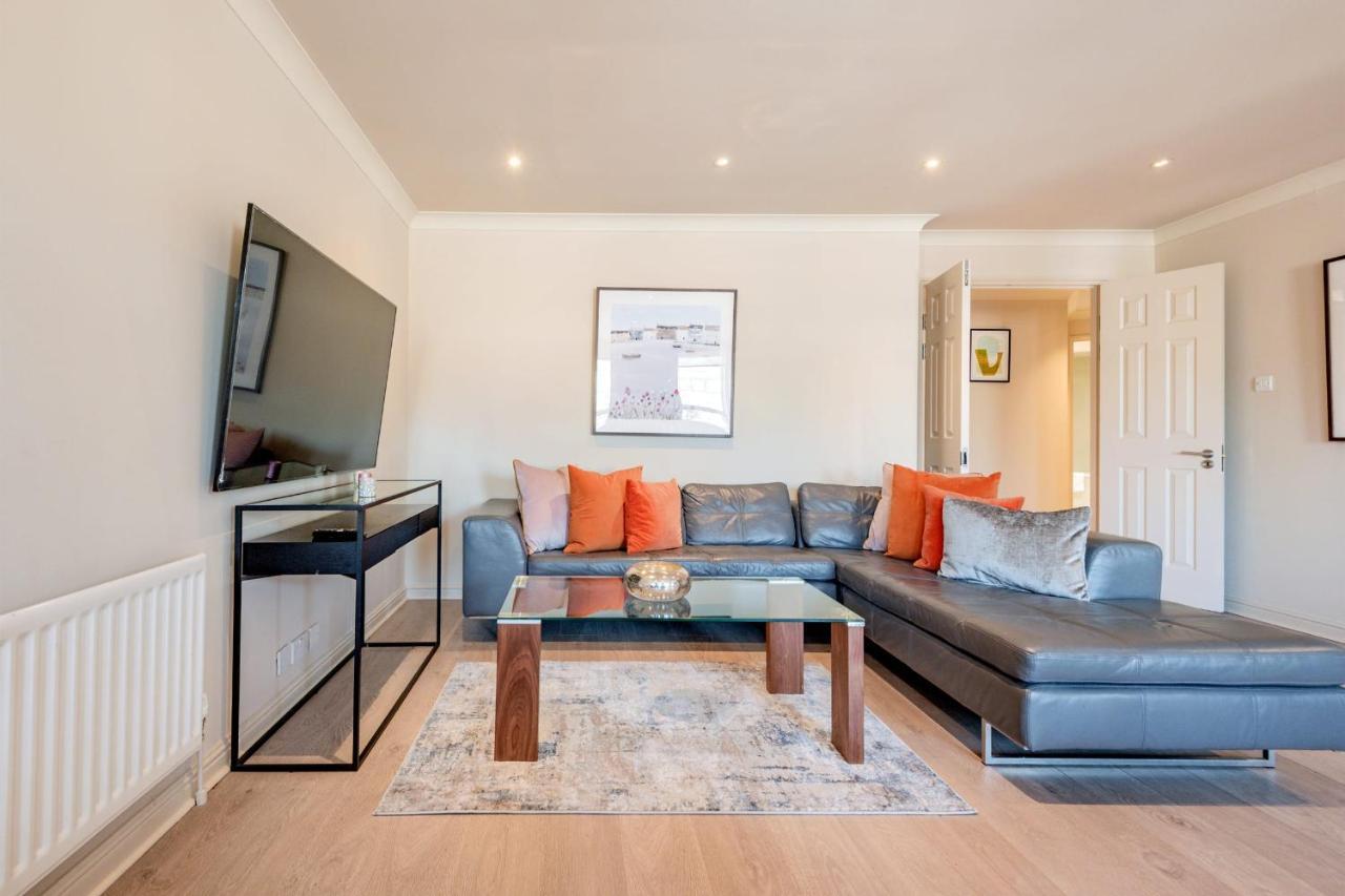 Stunning 3-bedroom In The Heart Of With Parking-hosted By Sweetstay Londen