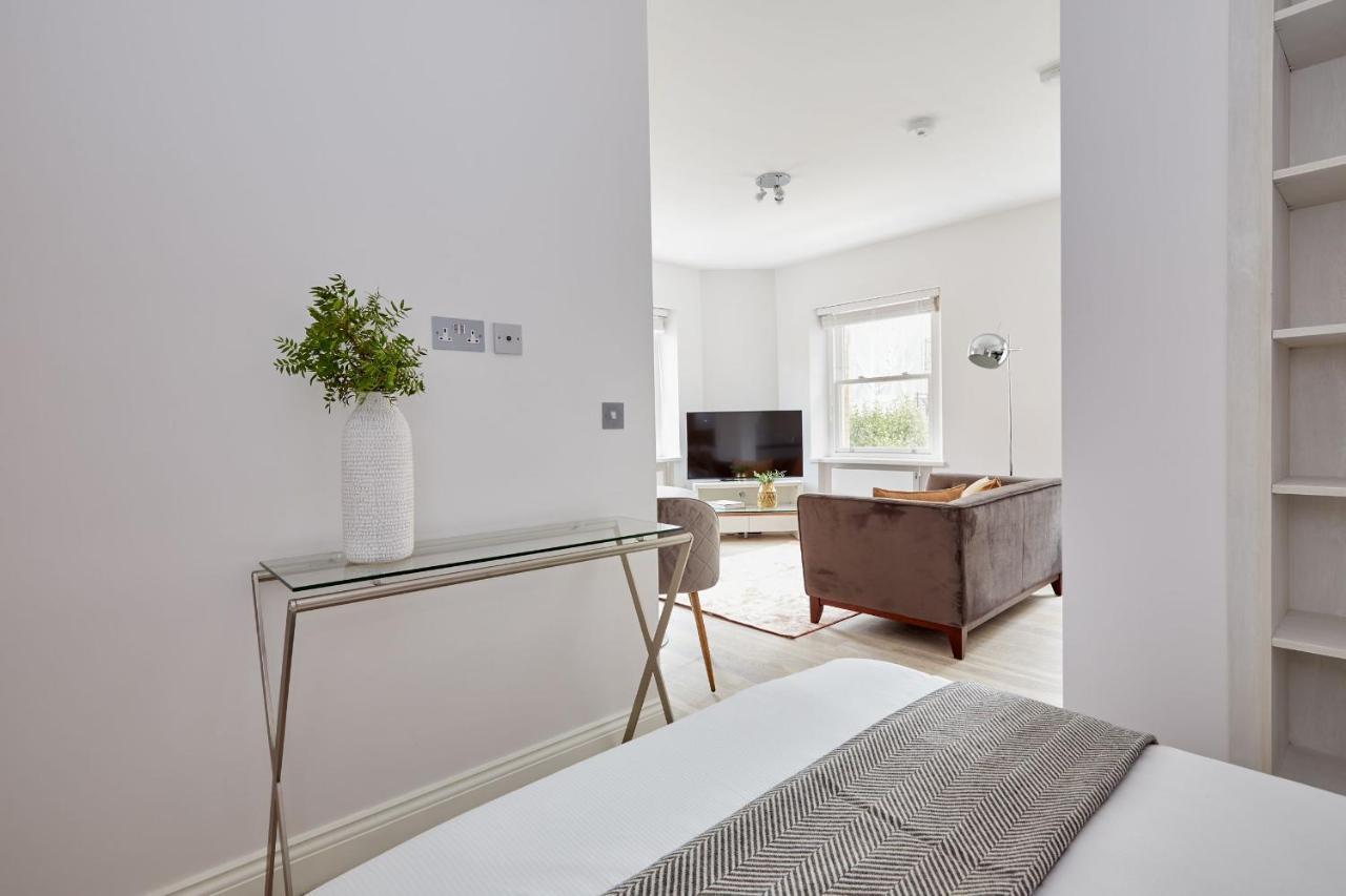6vh Virginia House, 31 Bloomsbury Way By Living *