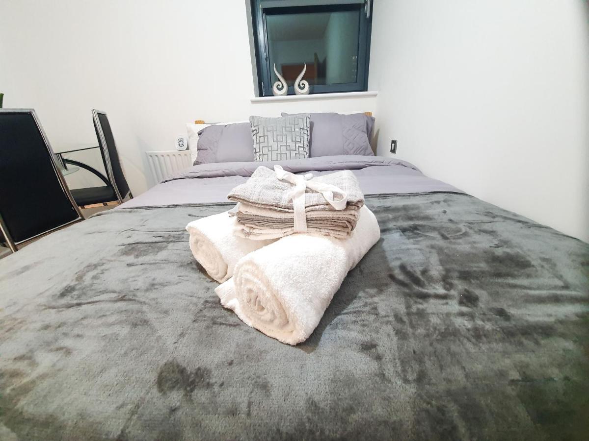 Livestay-modern 3 Bed Apt On 8th Floor With Amazing Views Appartement