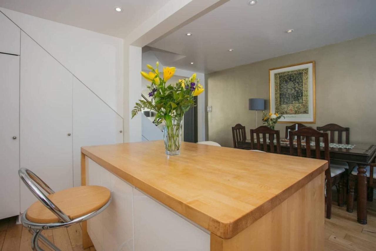 Stunning 3 Bedroom House With Garden In Battersea *