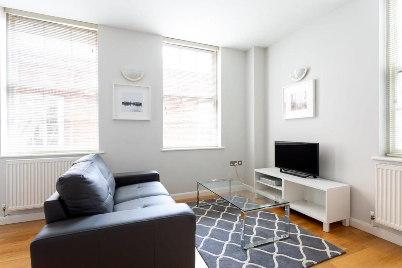 Groveland Court 1 Apartment London