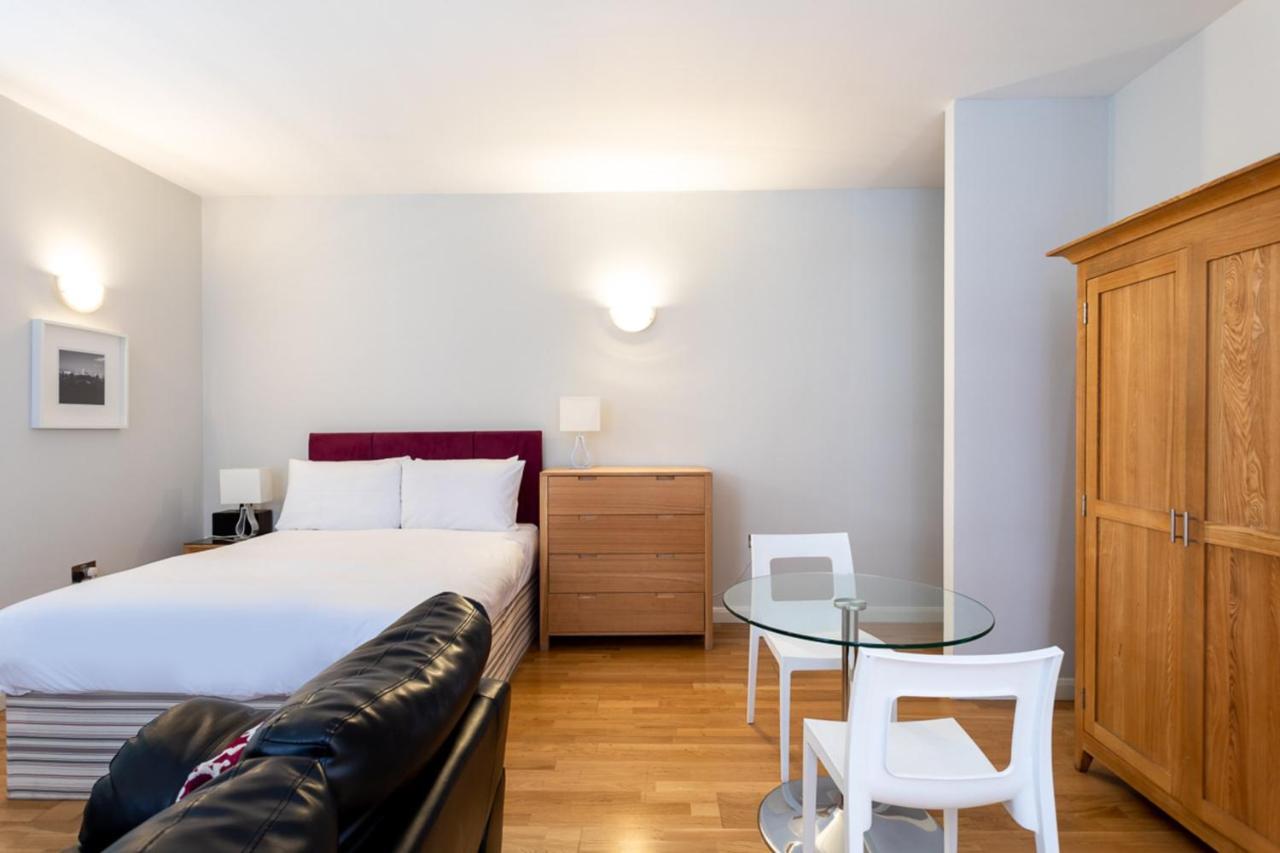 Groveland Court 1 Apartment London