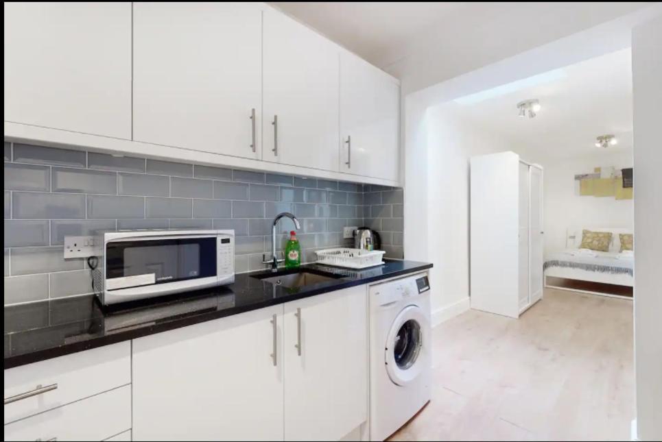 New Spacious 1 Bed Studio Flat In Aldgate * Londres