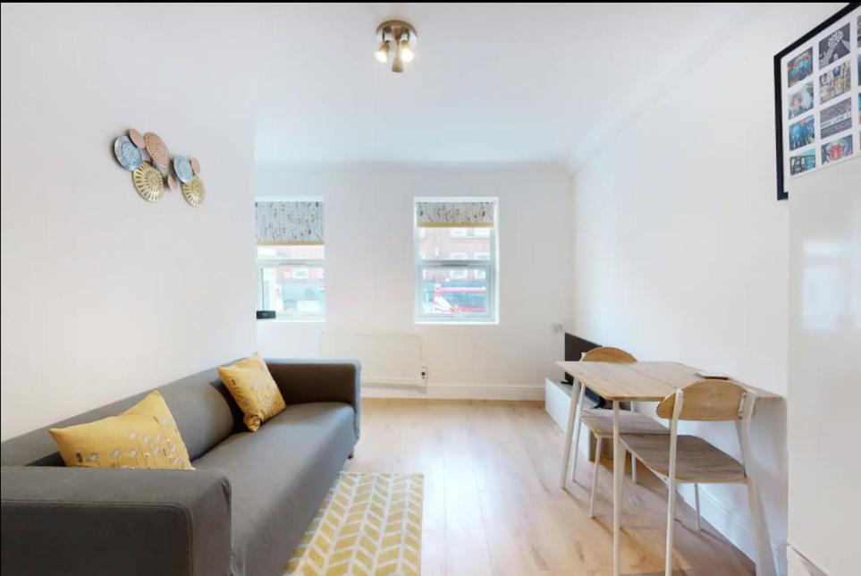 New Spacious 1 Bed Studio Flat In Aldgate * Londres