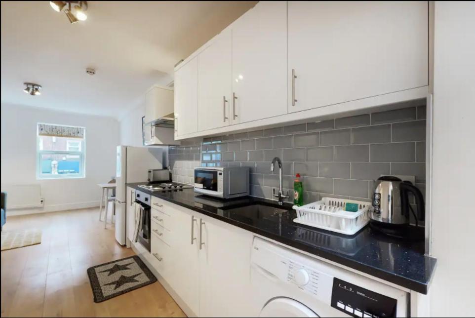 New Spacious 1 Bed Studio Flat In Aldgate Londres