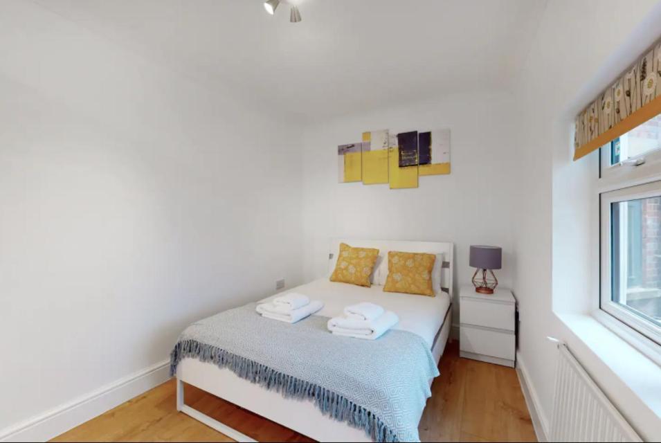New Spacious 1 Bed Studio Flat In Aldgate * Londres