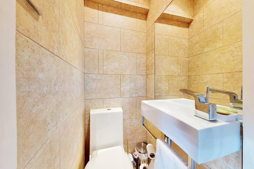 Spacious 2bed Flat 7min Walk From The Tube Station Londres