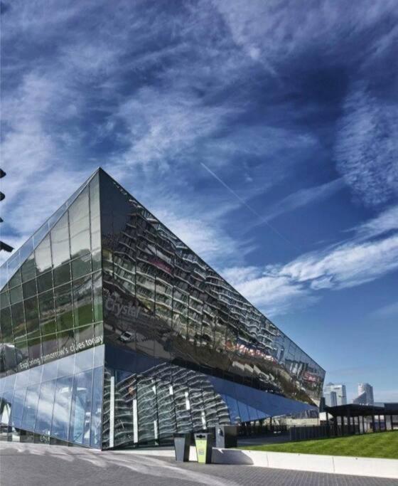 Lovely Waterfront Flat Canary Wharf Excel Centre *