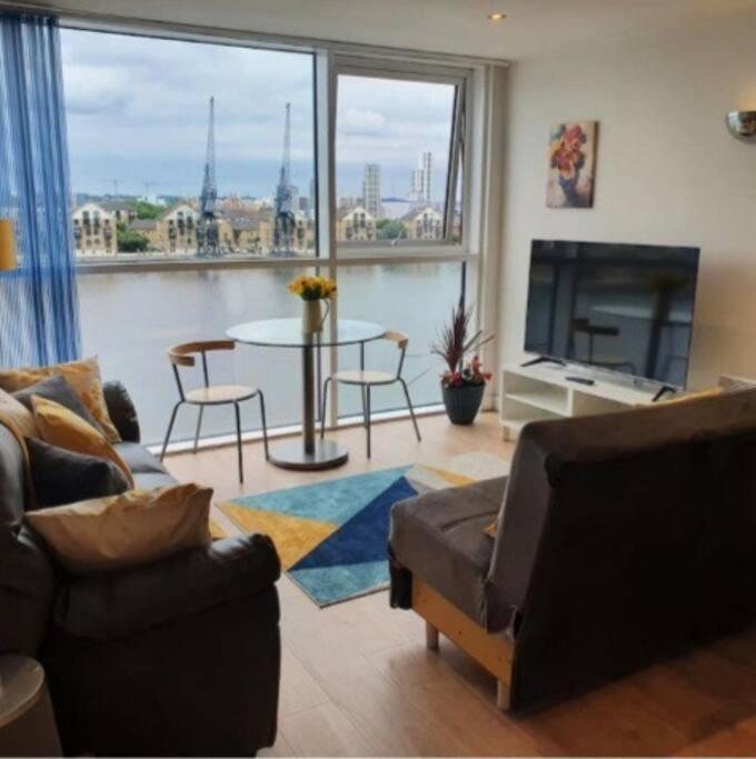 Apartment Lovely Waterfront Flat Canary Wharf Excel Centre *