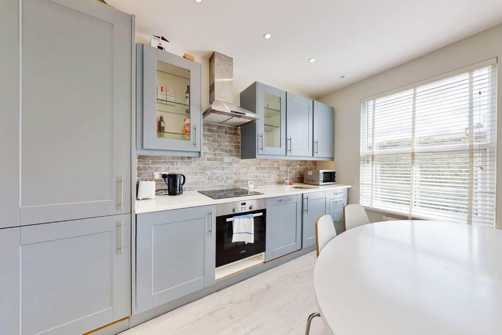 Stylish 2bed2bath Flat 4min From Tube Station Casa de férias *
