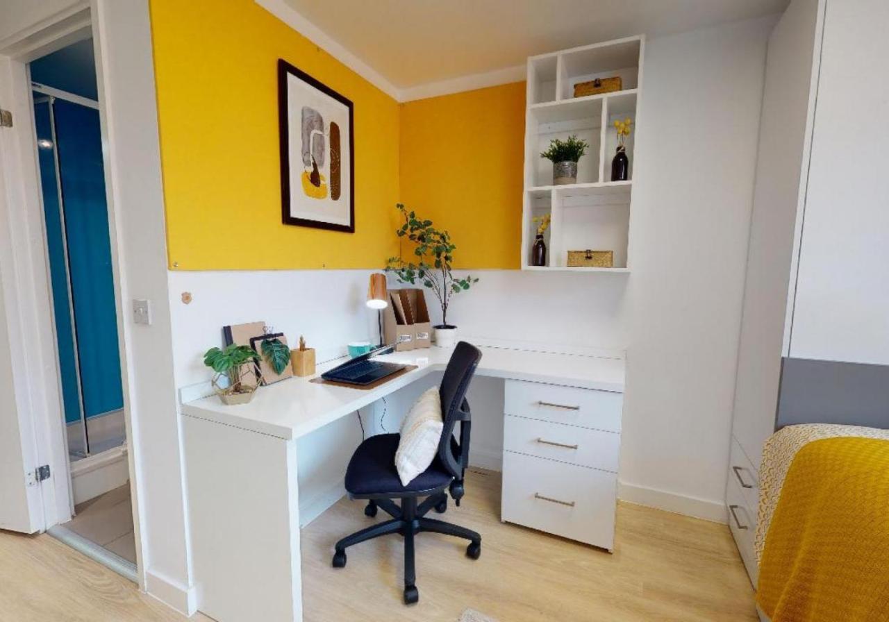 For Students Only Private Bedrooms With Shared Kitchen And At Iq Haywood House In Apartment London